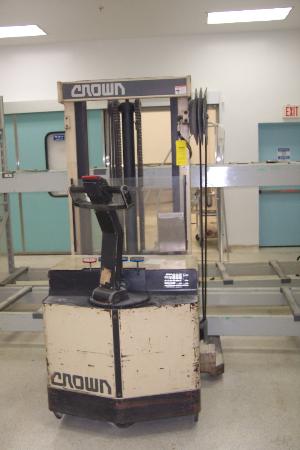 Crown Battery Operated Pallet Stacker/Mover