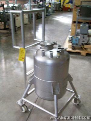 Apache Stainless Steel 20 Gallon Pressure Vessel