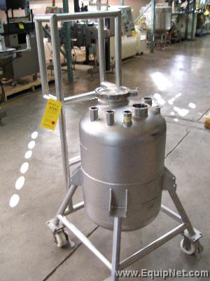 Apache Stainless Steel 20 Gallon Pressure Vessel