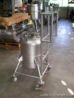 Apache Stainless Steel 20 Gallon Pressure Vessel