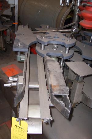 Federal Fogg 6 Head Rotary Filler/Capper