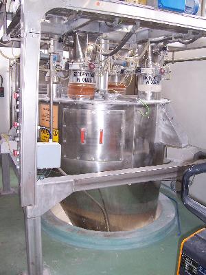 3000 Litre S/S Powder Hopper on Weigh Cells with 3x Govioni Rotory Valves