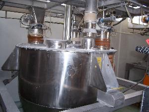 3000 Litre S/S Powder Hopper on Weigh Cells with 3x Govioni Rotory Valves