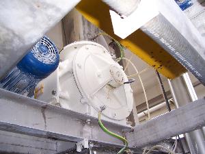 3000 Litre S/S Powder Hopper on Weigh Cells with 3x Govioni Rotory Valves