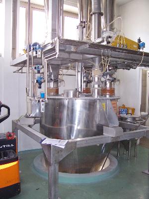 3000 Litre S/S Powder Hopper on Weigh Cells with 3x Govioni Rotory Valves