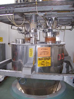 3000 Litre S/S Powder Hopper on Weigh Cells with 3x Govioni Rotory Valves
