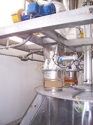 3000 Litre S/S Powder Hopper on Weigh Cells with 3x Govioni Rotory Valves