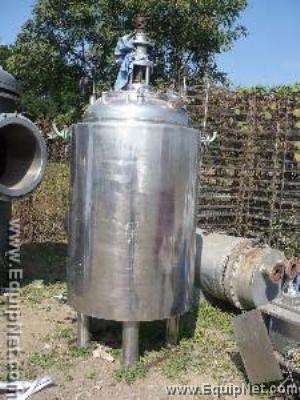 Fermentor vessel with stirrer shaft glassas
