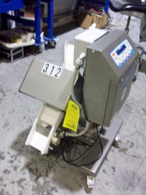 Loma IQ Metal Detector
